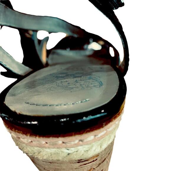 Vince camuto Rina patent leather shoe sandal  wedges size 7.5 by measurements - Picture 3 of 12